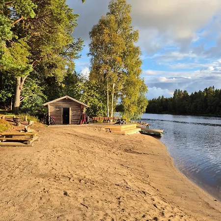 The River House & Riverside Sauna Semesterbostad *